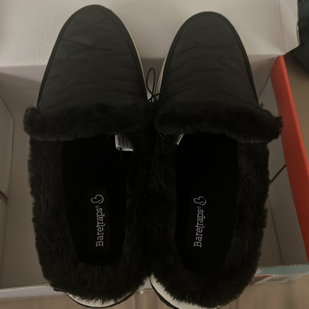 Baretraps, winter shoes, women’s size 8 new in the box